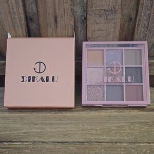 DIKALU 9 Color Eyeshadow Palette